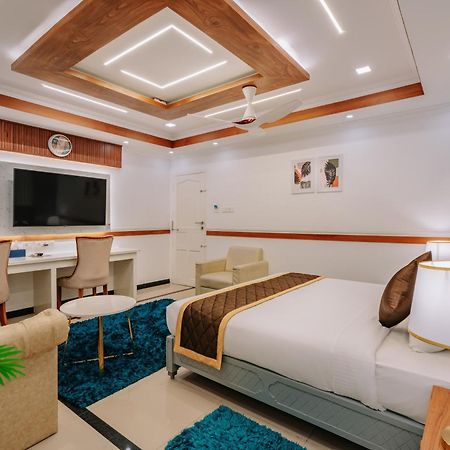 Excellency Airport Hotel Kochi Zewnętrze zdjęcie